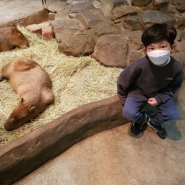 '싱글맘' 이지현, "동물원 되겠네요" 동물애호가 자녀들과 주말 나들이 [TEN★]