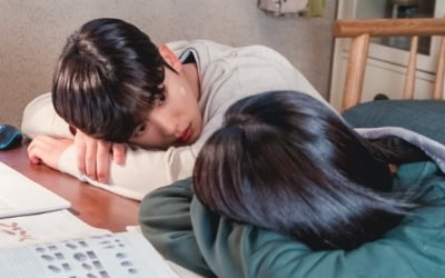 '학교2021' 김요한X조이현, 10cm 미묘한 로맨스