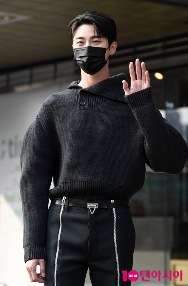 [TEN 포토] 변우석 '호수같은 어깨비율'