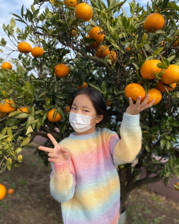 '싱글맘' 이지현, 제주행 비행기서 소음 유발 사과하더니…"숙소 넘 예뻐요" 여행 만끽 [TEN★]