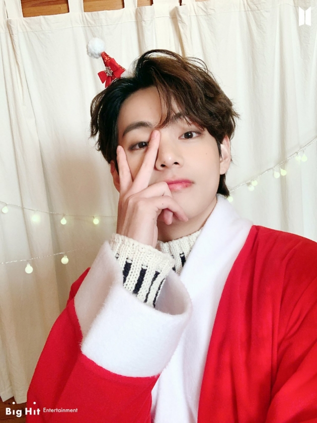 방탄소년단 뷔, ‘Christmas Tree’ 미공개 곡 최초 '빌보드 핫트렌딩 송즈' 2위 입성