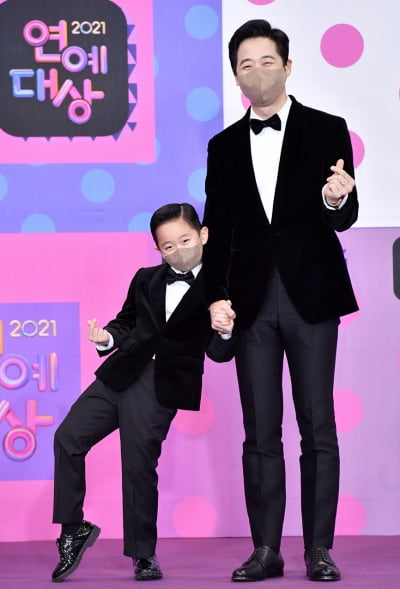 [TEN 포토] 김재원-김이준 '아빠와 아들'(2021 KBS 연예대상)