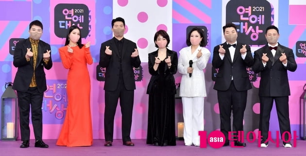 [TEN 포토] 사장님 귀는 당나귀 귀 주역들 '하트 드려요'(2021 KBS 연예대상)