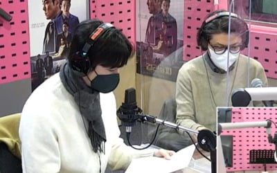 [종합] 권율 "DJ 박하선, 이금희처럼 여유 넘쳐…첫방송 때 뛰쳐나갈 뻔" ('씨네타운')