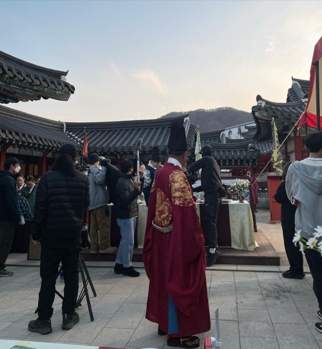 서효림, '앙숙' 이준호의 "우리집 곤룡포 버전 보고 싶어"…연기상 수상 축하 '훈훈' [TEN★]