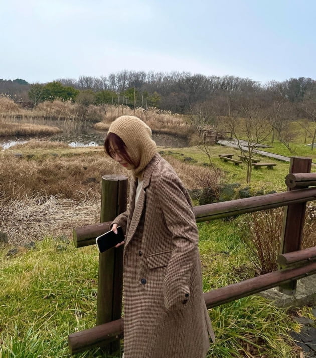 '박성광♥' 이솔이, 모자 푹 눌러쓰고 처연한 산책 "완전 춥다니까" [TEN★]