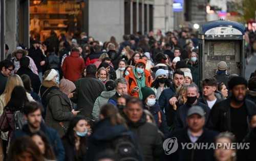 오미크론, 45개국서 확인…파우치 "델타보다는 덜 위험"