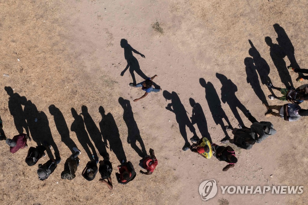 미국행 중남미 이민자 몰리는 멕시코, 잇따라 비자 규정 강화