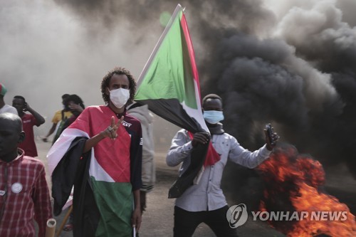 민중봉기 3주년 수단서 대규모 반군부 시위…수십만 거리로