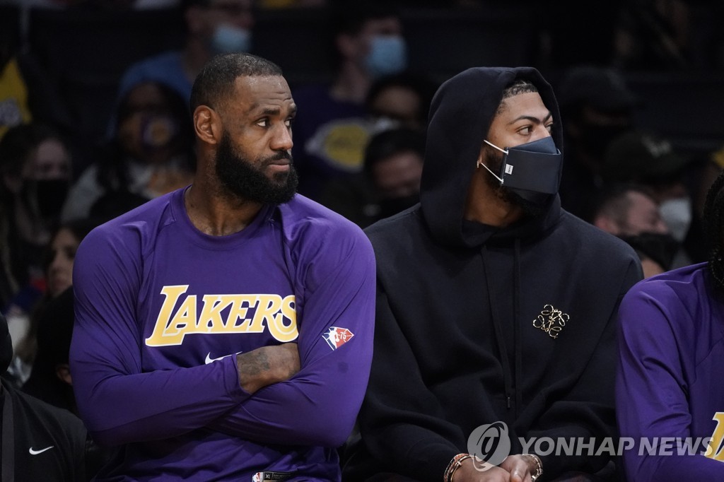 NBA 피닉스, 르브론만 터지는 레이커스 제압…4연승 선두 질주