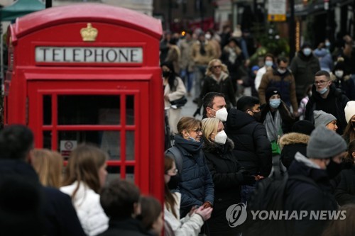 영국 코로나19 신규확진 10만명 넘어 또 최대…여왕사위도 확진(종합)