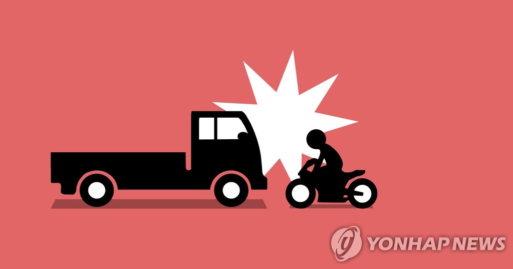 제주서 트럭-오토바이 충돌…1명 사망, 1명 부상