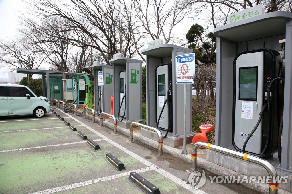 "고속도로서 전기차 충전 더 쉽게"…충전기 1천여기 구축