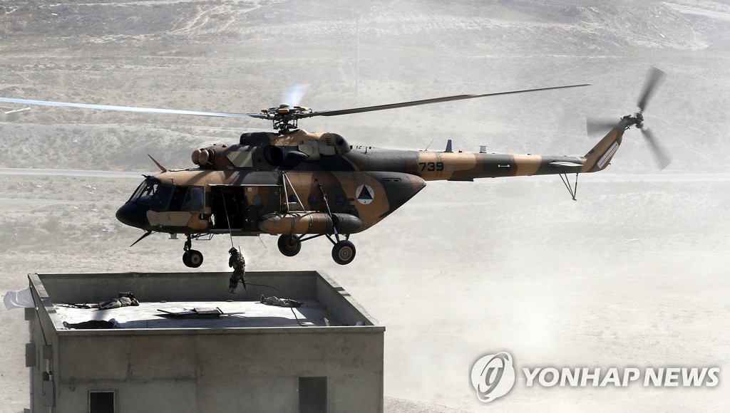 우크라 지원 고심하는 美…아프간 위해 준비했던 무기 보내나