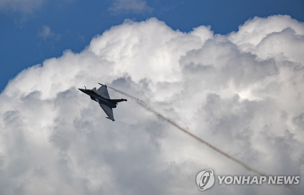 호주 잠수함에 물먹은 프랑스, UAE에서 미국에 '달콤한 복수'