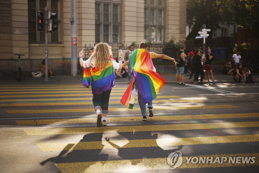 스위스, '성별 변경' 절차 간소화…의료 시술 요구사항 폐지