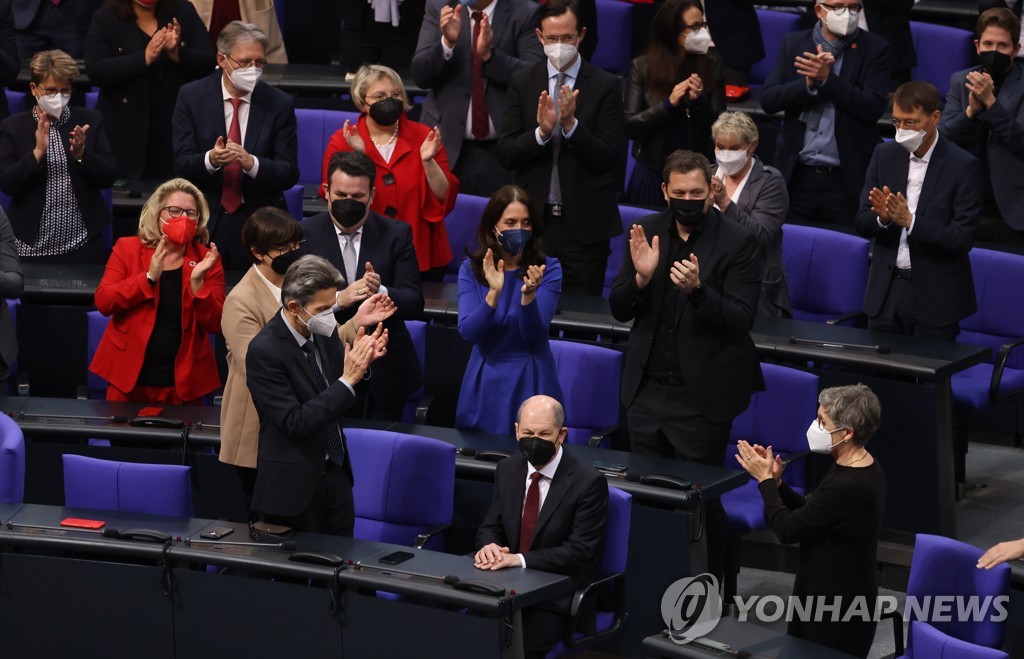 "굿바이 메르켈" 독일 16년만의 정권교체…사민당 숄츠총리 취임(종합2보)