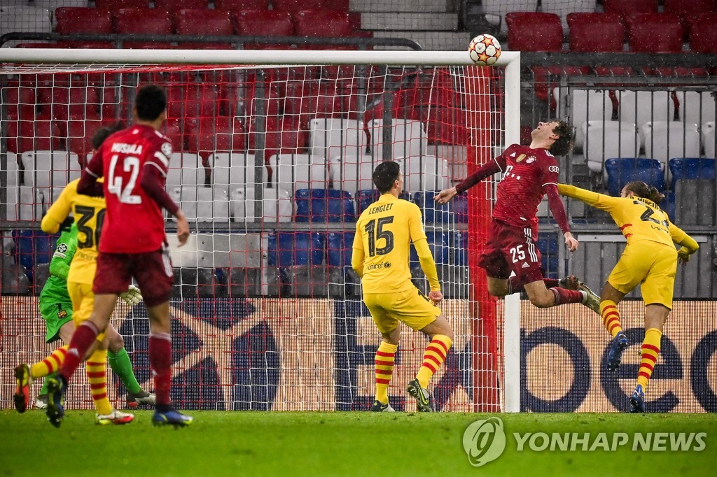 '위기의 명문' FC바르셀로나, 17년만에 UCL 조별리그 탈락