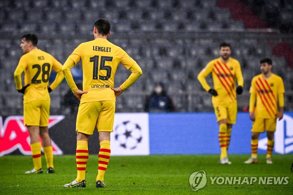 '위기의 명문' FC바르셀로나, 17년만에 UCL 조별리그 탈락