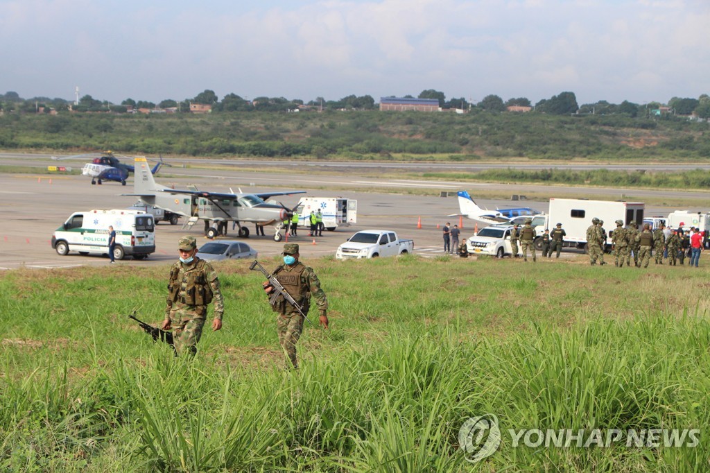 콜롬비아 공항 인근서 연쇄 폭발물 폭발…경찰관 2명 사망(종합)