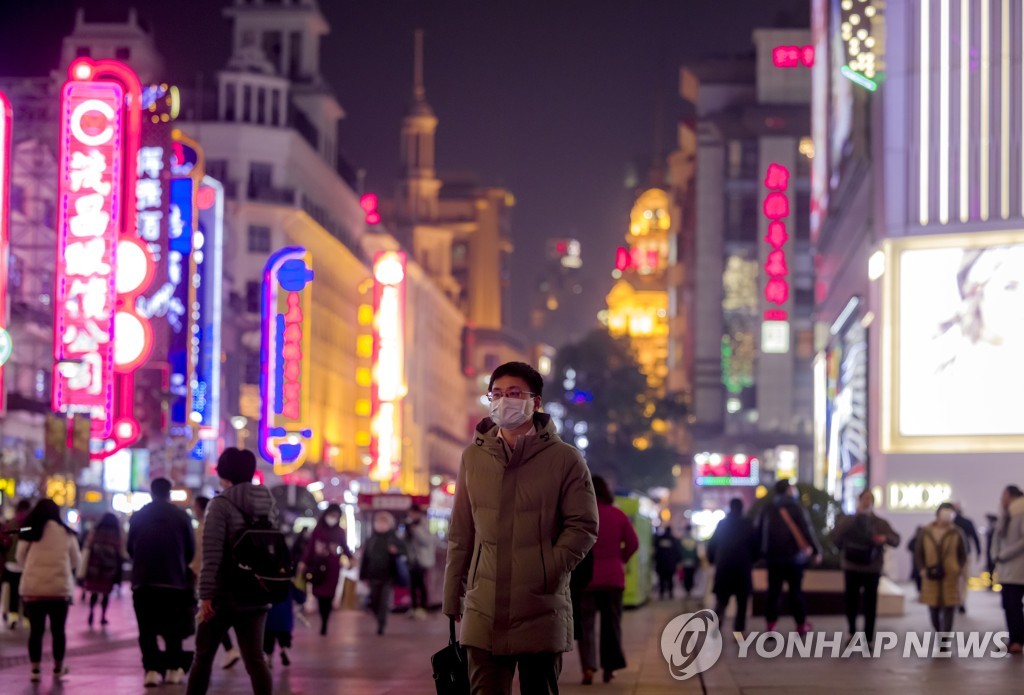 코로나 거침없는 확산 속 지구촌 불안한 새해맞이