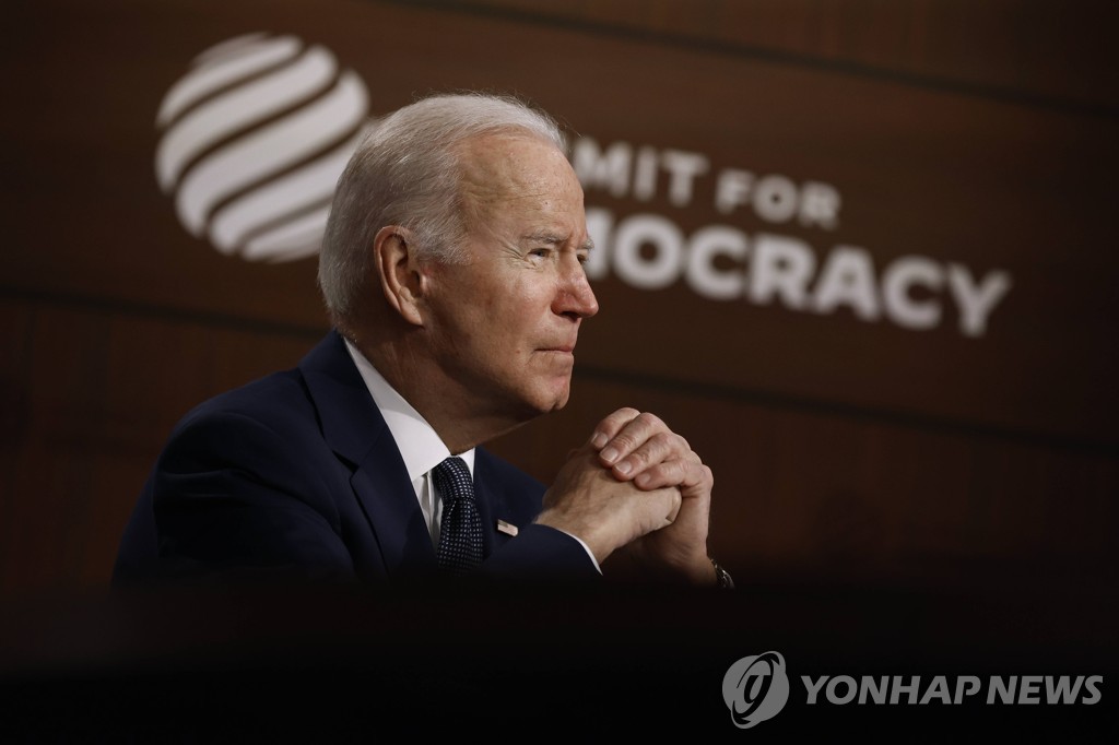 바이든 "민주주의 도전 직면"…중국·러시아 직접 겨냥(종합)