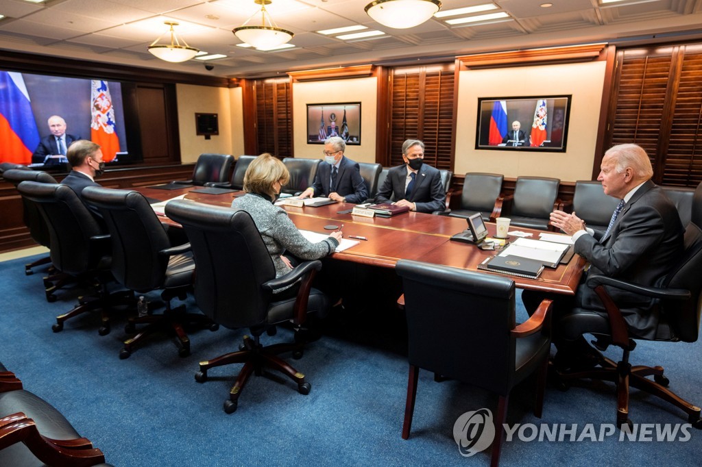 미·러 정상, 121분간 '네 탓' 회담…경고 주고받아(종합)