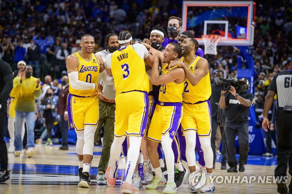 '미첼 27득점' NBA 유타, 클리퍼스 잡고 파죽의 8연승