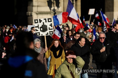 유럽 대유행 폭풍전야…각국 하루 수만명 확진에 봉쇄령 고심