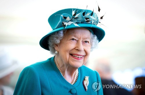 런던 뮤지컬·축구 취소 속출…여왕은 2년째 성탄절 윈저성에서