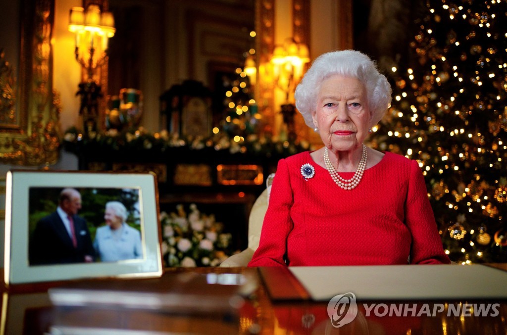 성탄절에 영국 윈저성 침입 시도한 10대 "여왕에게 복수하겠다"