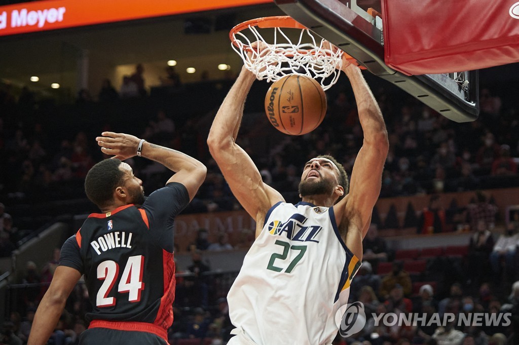 '부커 38점' NBA 피닉스, 서부 공동 선두로…유타·시카고 5연승