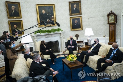 "바이든 정부 미국 노동자 우선주의로 교역국과 갈등"