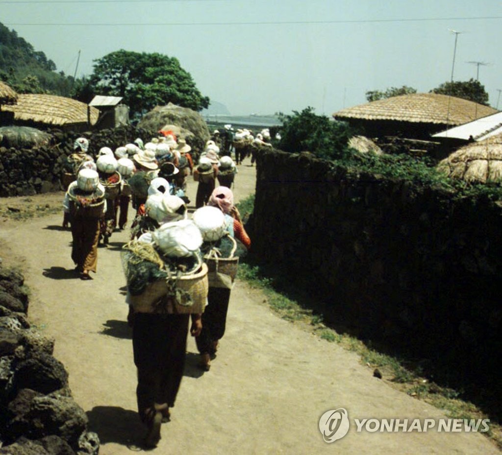 "마을공동체 기반한 해녀문화 원형 존중·보전해야"