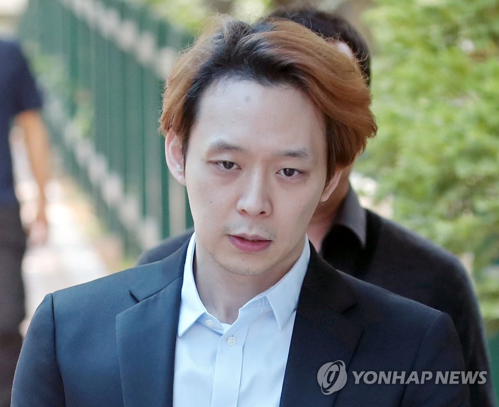 법원, 박유천 소속사 대표 해임결의 금지 가처분 기각