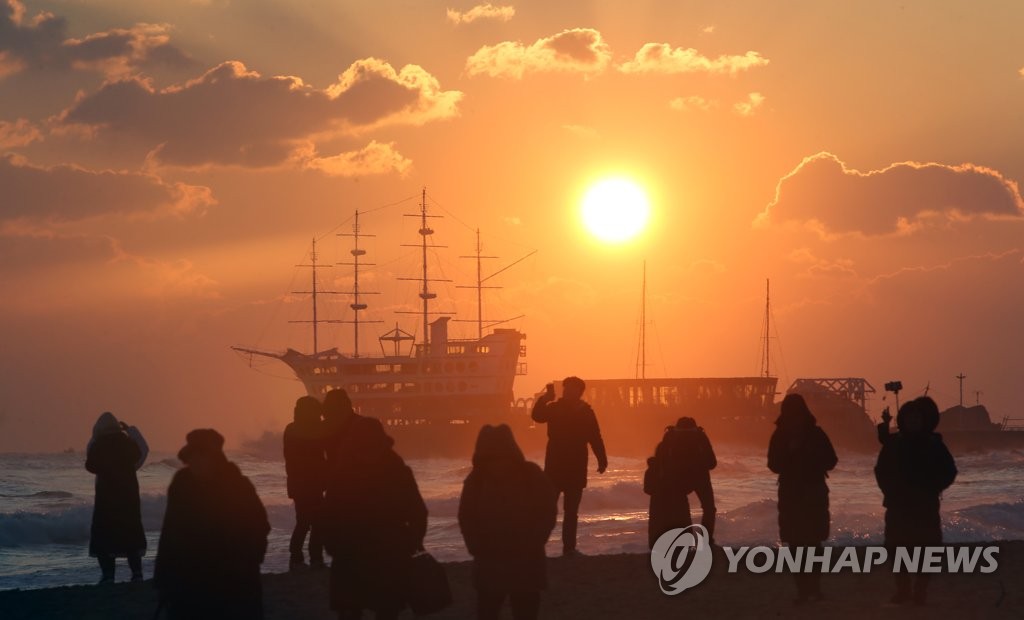 "해맞이축제 안 한다고? 그래도 새해 일출은 봐야지…"