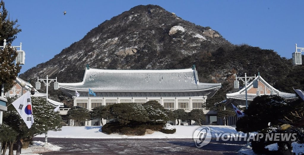 문대통령, 방역위기에 속앓이…민생 행보로 활로찾기 안간힘