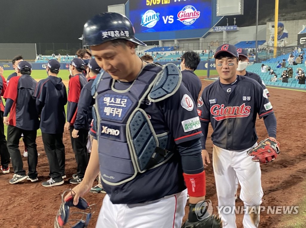 스트레일리, 롯데와 결별할 듯 "가족 위해 MLB 복귀 추진"