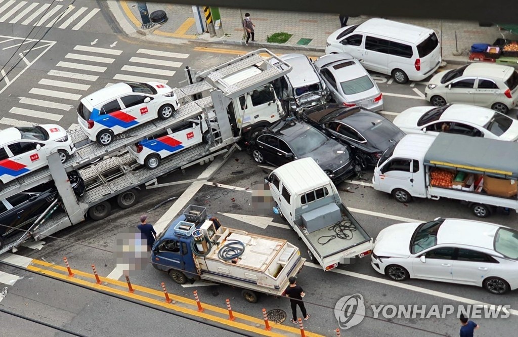 보험사기도 보복운전도 다 맡으라니…교통조사팀 떠나는 경찰들