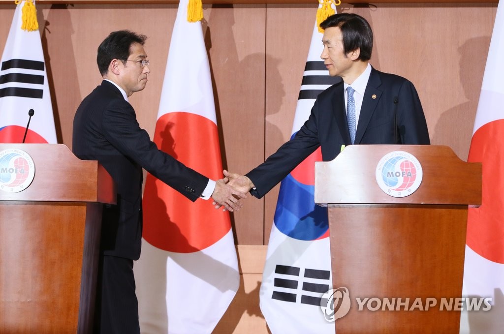 일본 총리, 위안부 합의 6주년 맞아 한국에 이행 요구