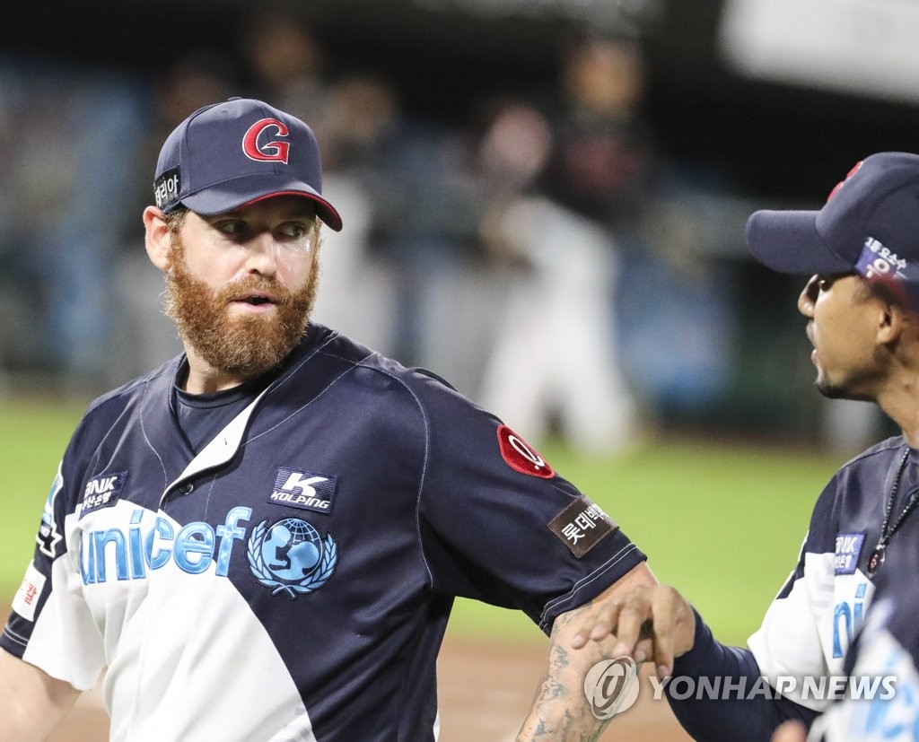 스트레일리, 롯데와 결별할 듯 "가족 위해 MLB 복귀 추진"