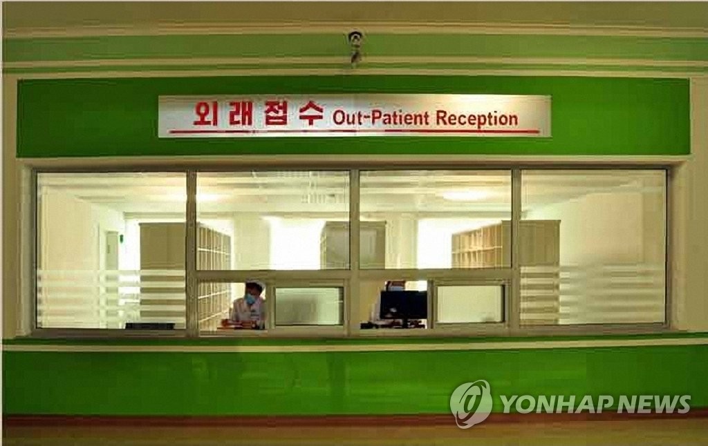 탈북의사 "북한, 장갑 없어 맨손으로 수술…환자가 약품 구매"