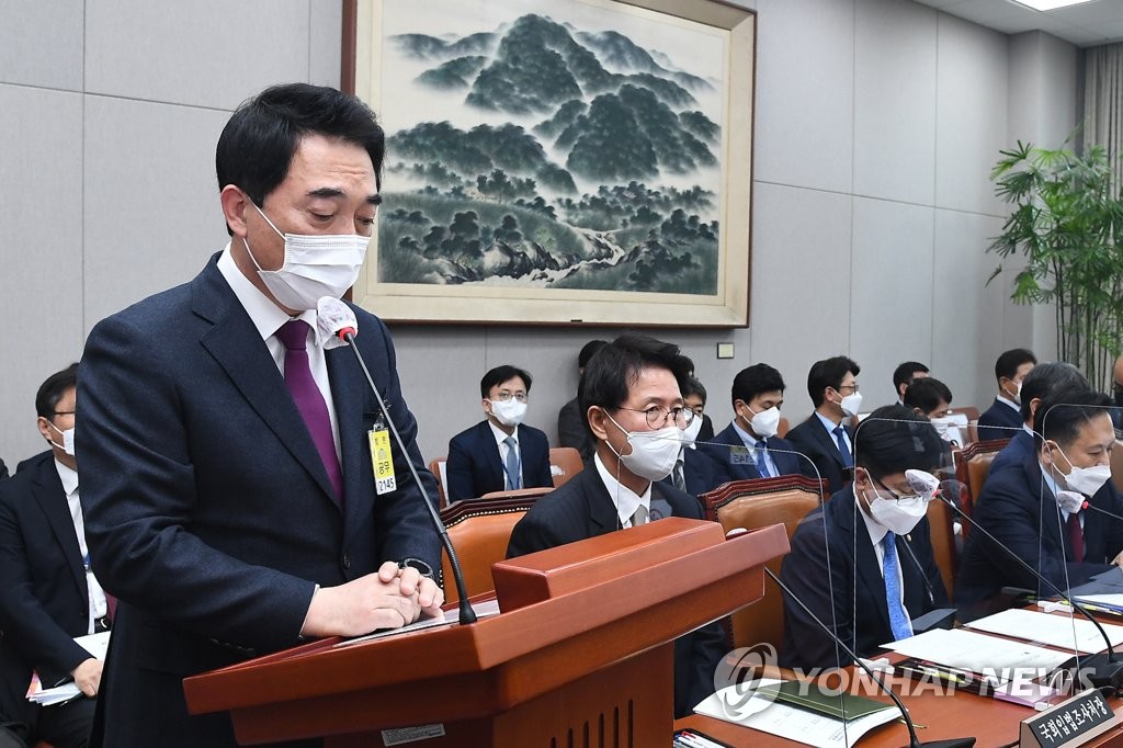 청와대 "오미크론 확진자 늘면 대대적 방역조치 조정 있을수도"