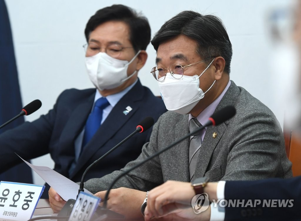 윤호중 "윤석열, 토론을 흥정 대상으로…보다 보다 처음"