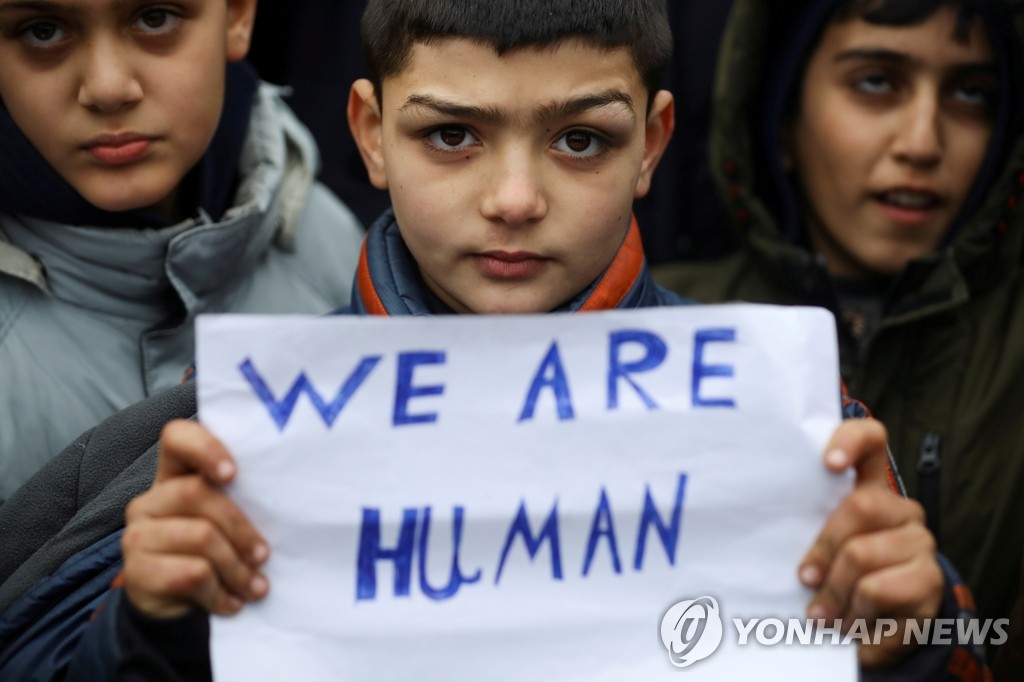 법원 "난민도 국민처럼 공공임대주택에 살 권리 있어"