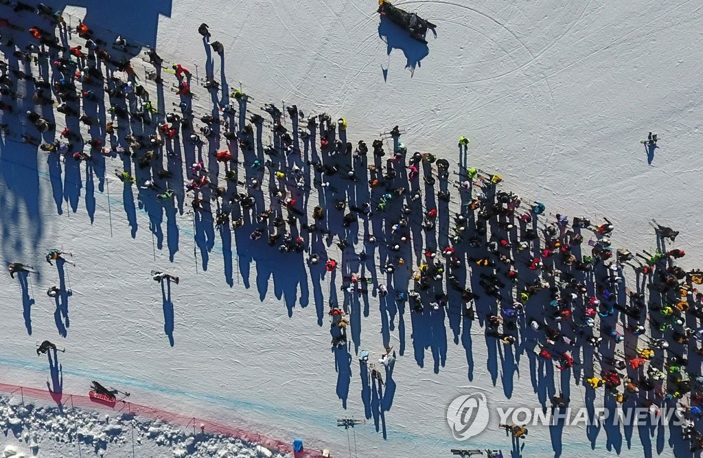 코로나 확산에 관광지 '썰렁'…강원 스키장만 '북적'