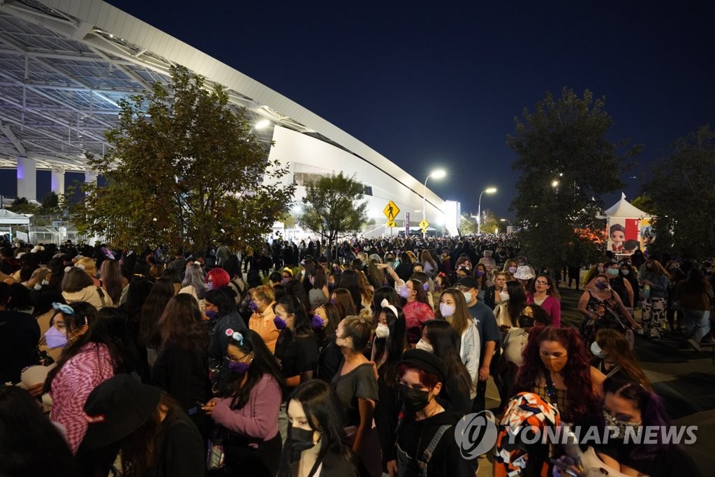 BTS, 오늘 LA 콘서트 마무리…네 차례 공연에 20만명 운집