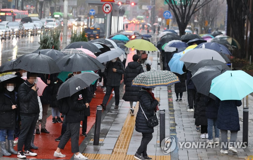 서울 하루 확진자 첫 2천명대…2천222명으로 역대 최다(종합)