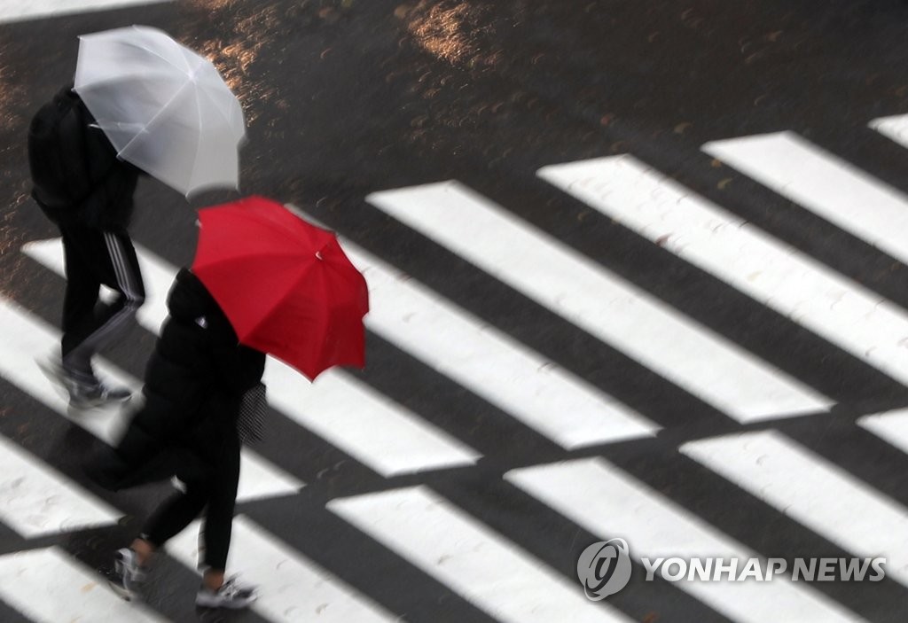 전국 대체로 맑으나 곳곳에 눈·비…미세먼지 '보통'