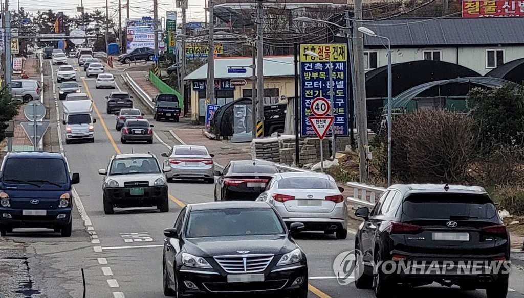 보령해저터널 개통 첫 주말 차량 몰려 혼잡…관광객도 늘어